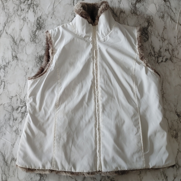 Women's Reversible faux fur white zip up vest large - Picture 5 of 5